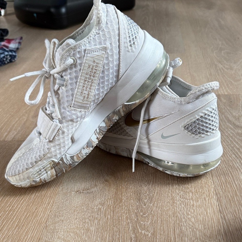 Nike Women's Basketball Sneaker white and Gold